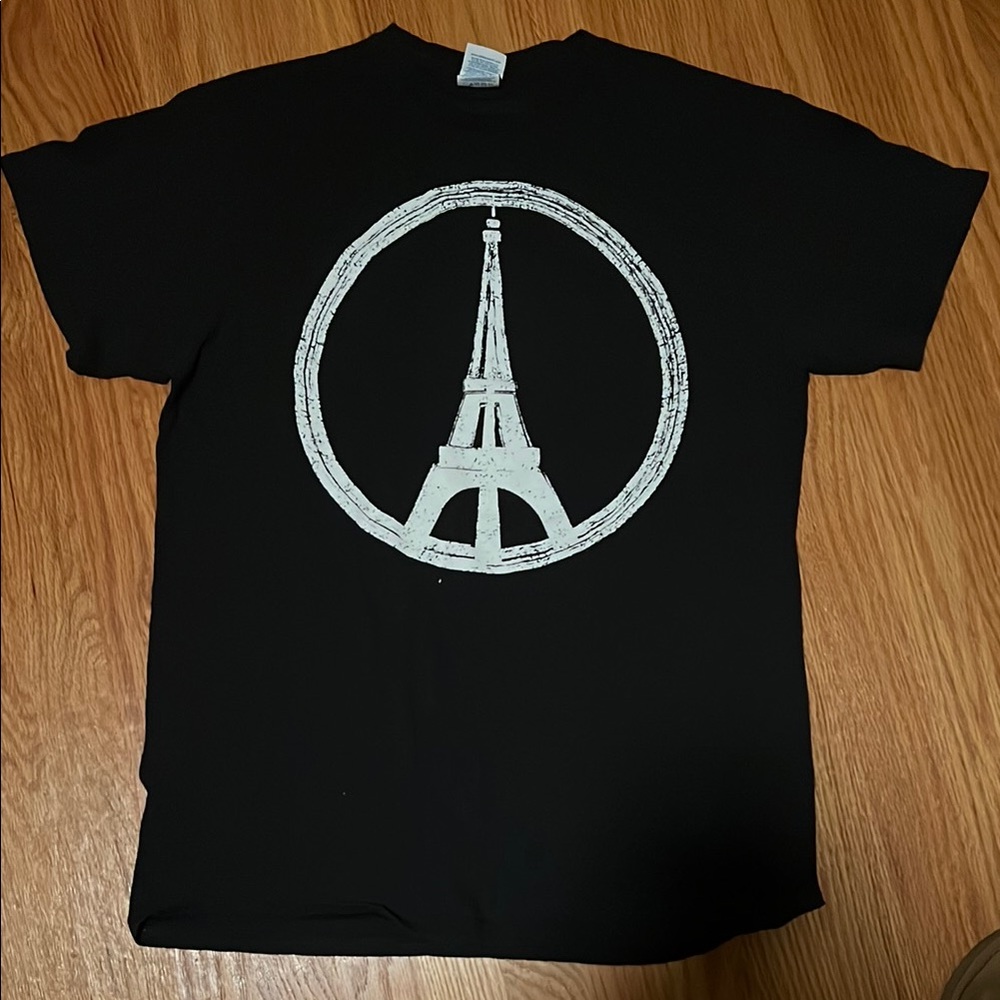 Chic Black Tee with Eiffel Tower Graphic